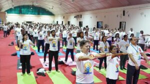 सांताक्रूज स्थित ‘द योगा इंस्टीट्यूट’ ने 12वें अंतरराष्ट्रीय योग दिवस का जश्न देशभर में मनाया