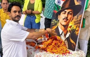 भगत सिंह जयंती पर युवाओं ने निकाली भव्य मशाल परेड